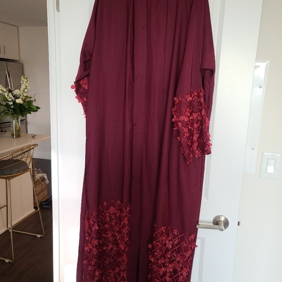 Red abaya - Picture 2 of 2